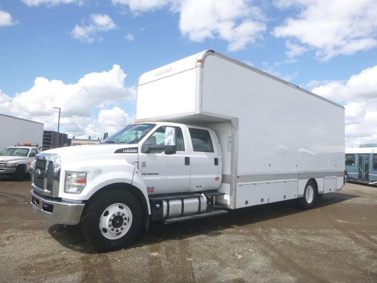 2016-ford-f650-xlt-image-1