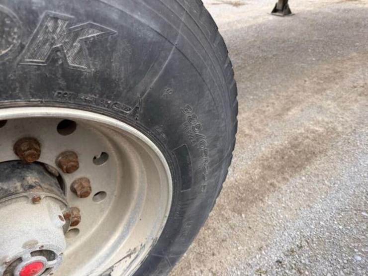 2021-deloupe-53-ft-quad/a-walking-floor-trailer-2d-image-47