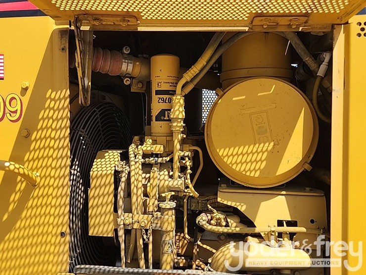 2006-caterpillar-d5n-xl-image-28