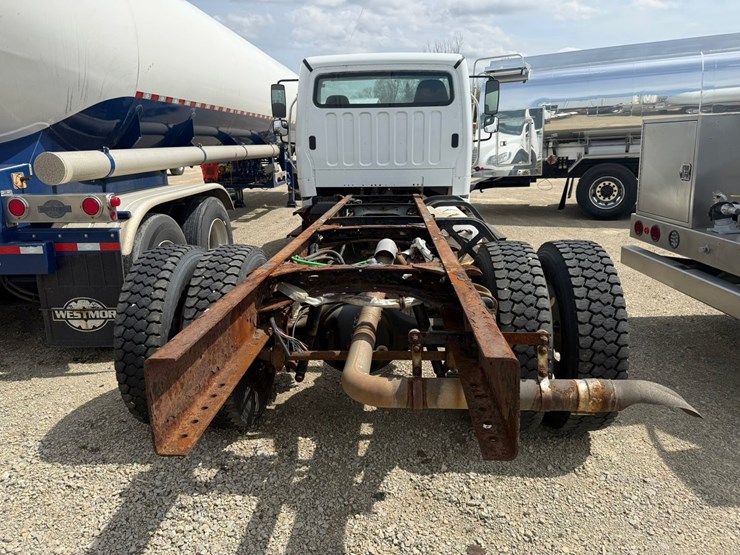 #1174-•-2015-freightliner-cab-and-chassis-image-5