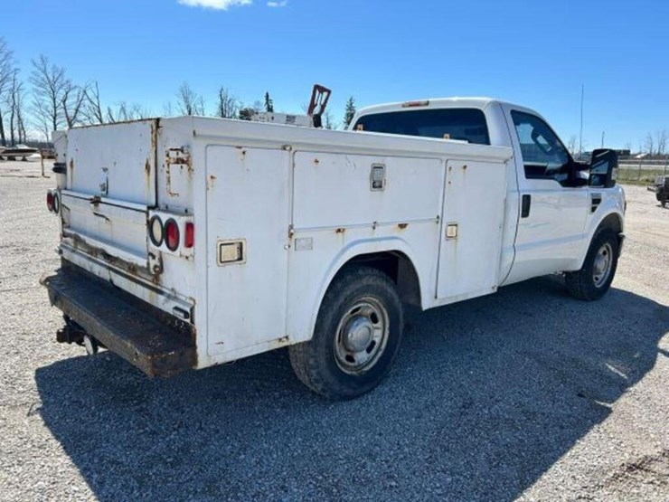 2010-ford-f250-xl-image-5