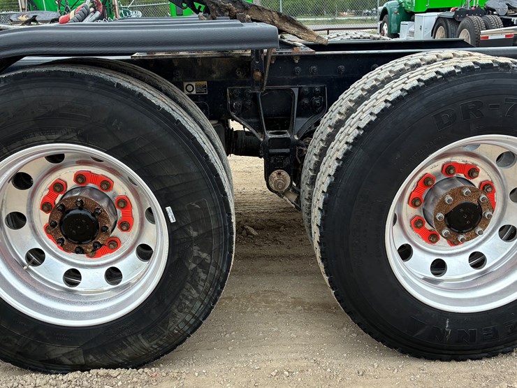 2019-kenworth-t880-image-13