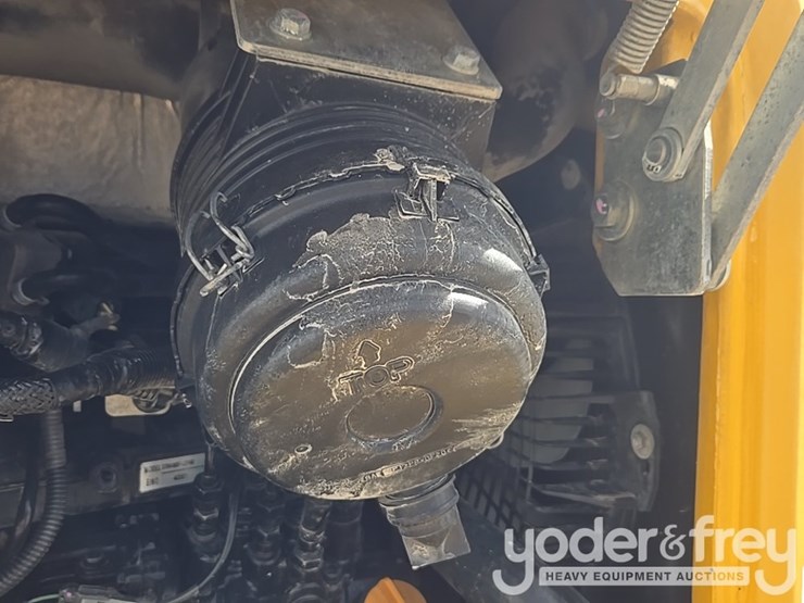 2019-deere-35g-image-40