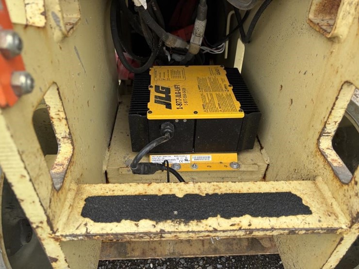 2010-jlg-2632es-image-13