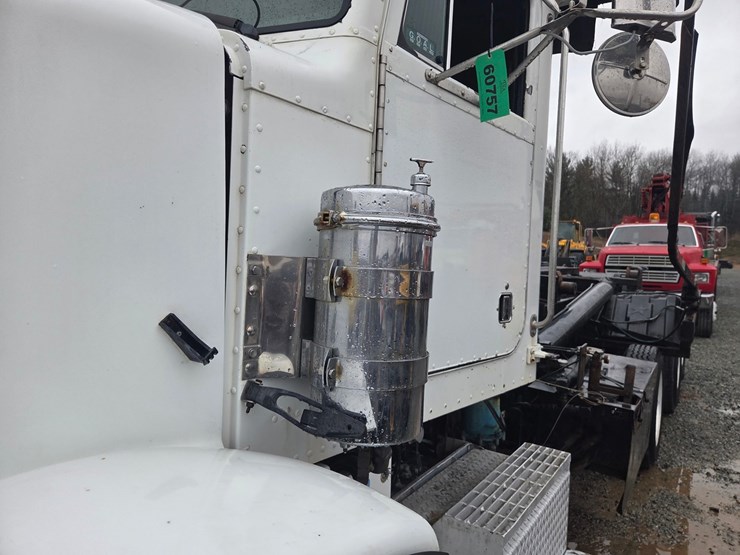 1995-peterbilt-357-image-17