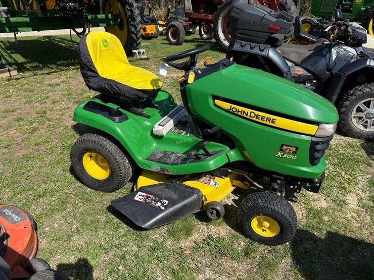 john-deere-x300-image-4