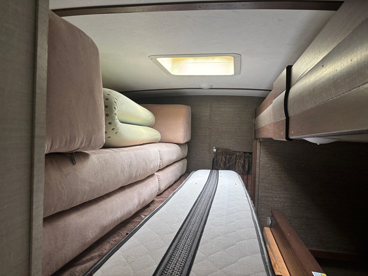 2016-keystone-camper-image-13