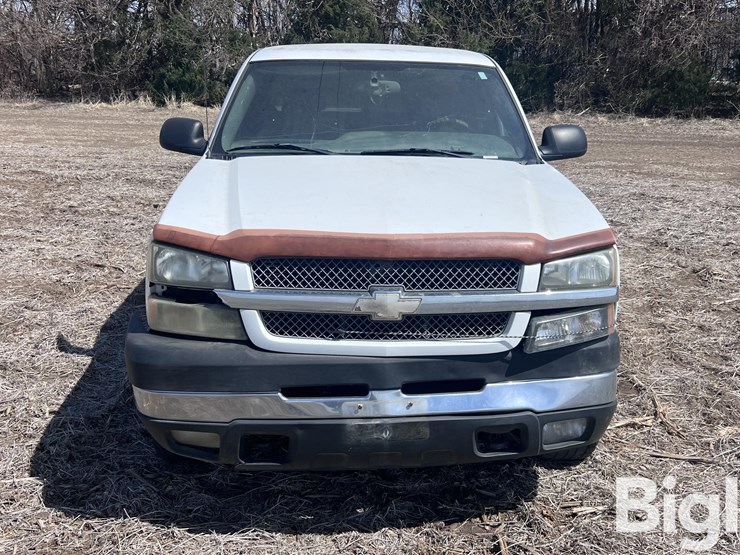 2004-chevrolet-silverado-2500-image-2