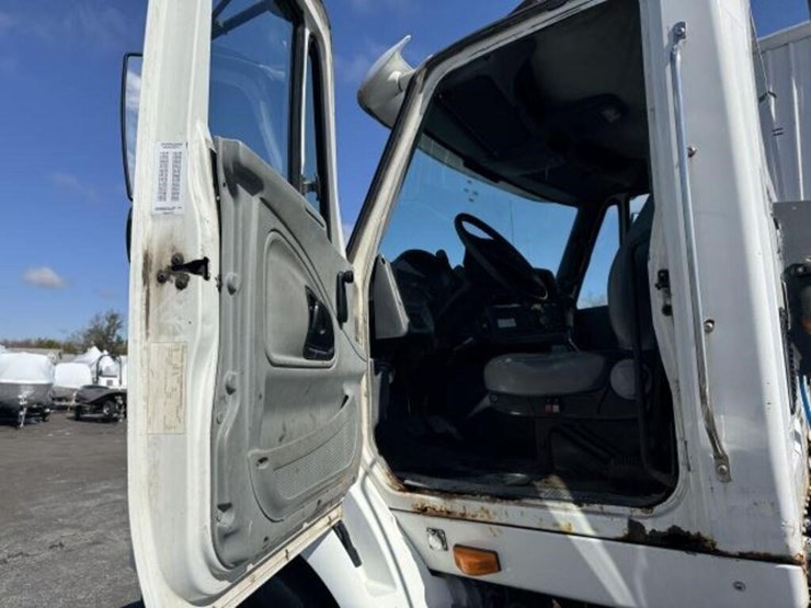 2004-international-8600-image-23