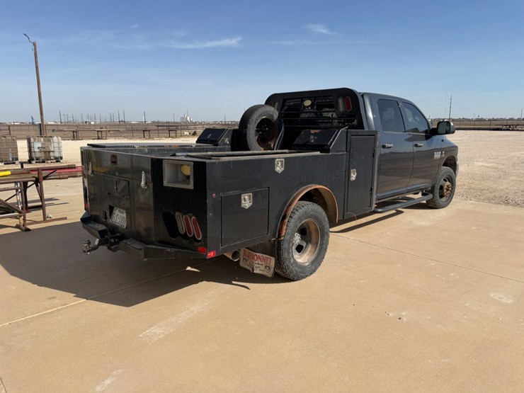 2015-ram-3500-tradesman-image-3