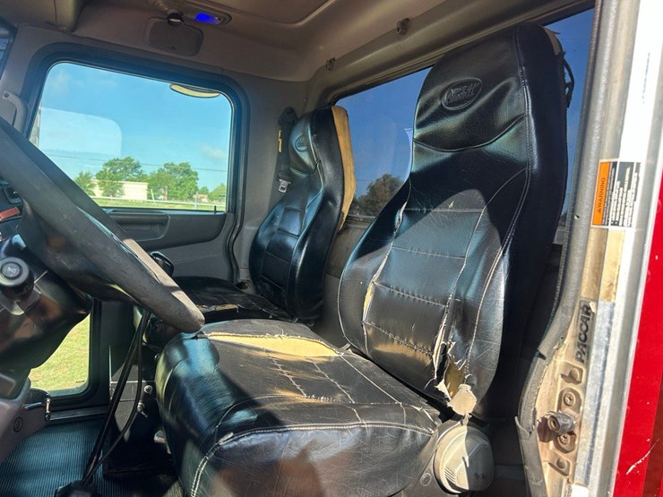 2012-peterbilt-386-image-25