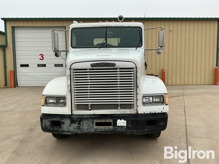 1995-freightliner-fld112-image-2