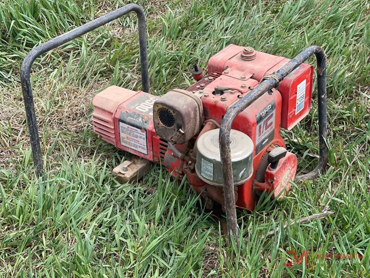 homelite-5,500-watt-portable-generator-image-1