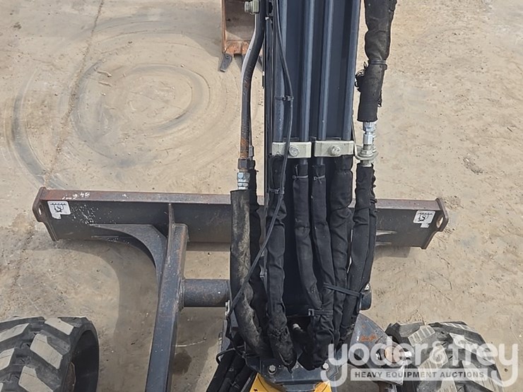 2019-deere-35g-image-36