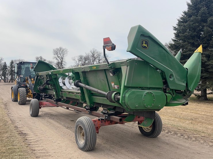 2022-john-deere-c12r-image-5