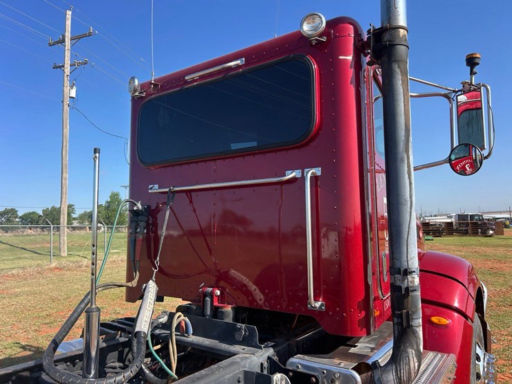 2012-peterbilt-386-image-34