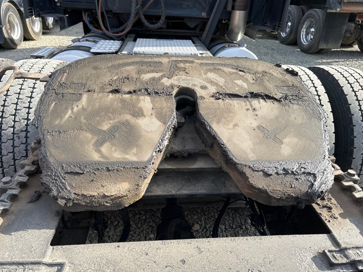 2009-volvo-10-image-26