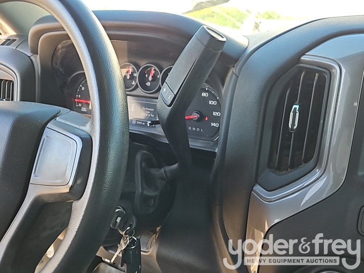 2022-chevrolet-2500hd-image-26