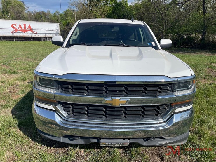 2018-chevrolet-silverado-1500-lt-image-13