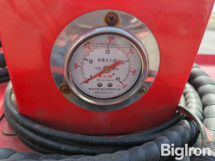 2025-massey-ferguson-730-image-18