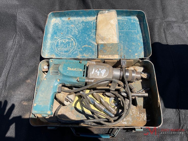 makita-electric-power-drill-with-case-image-1