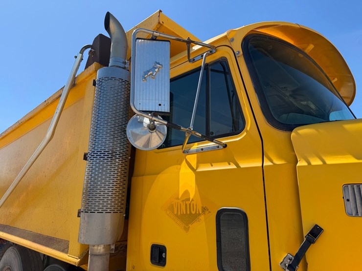 1995-mack-cl713-image-22