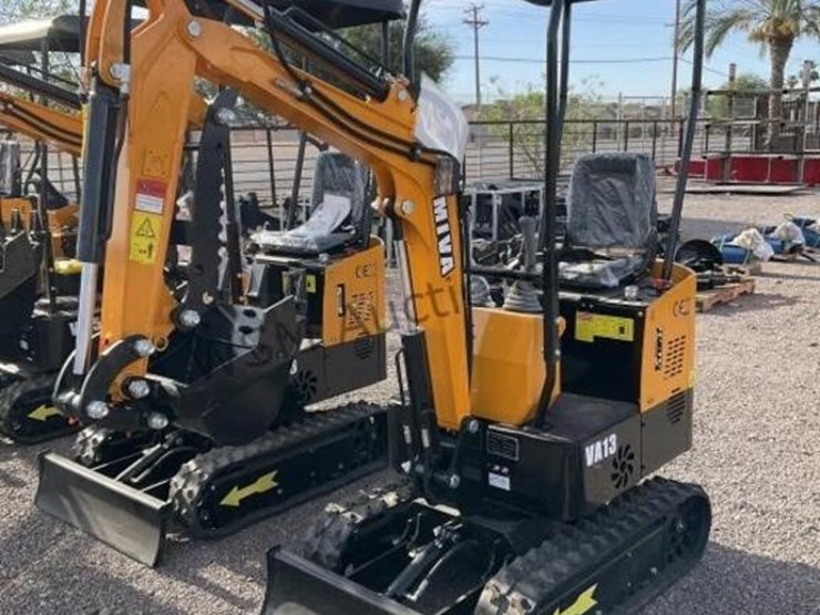 2026-miva-13-mini-excavator-image-2