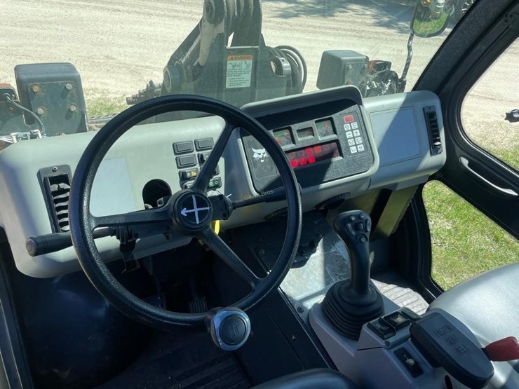 2014-bobcat-toolcat-5600-image-12