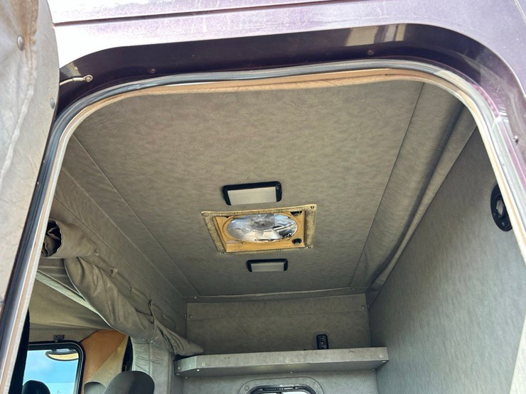 2009-kenworth-t300-image-12