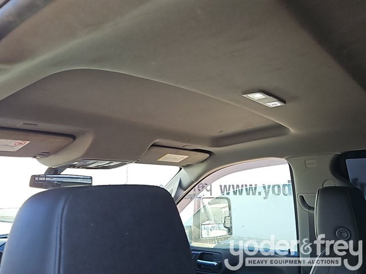 2022-chevrolet-2500hd-image-25