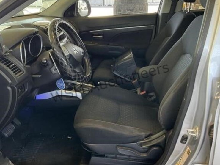 2011-mitsubishi-outlander-image-21