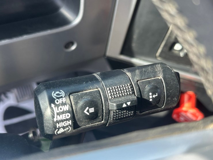 2019-massey-ferguson-8-image-32