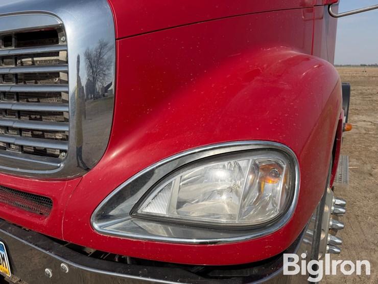 2006-freightliner-columbia-120-image-16