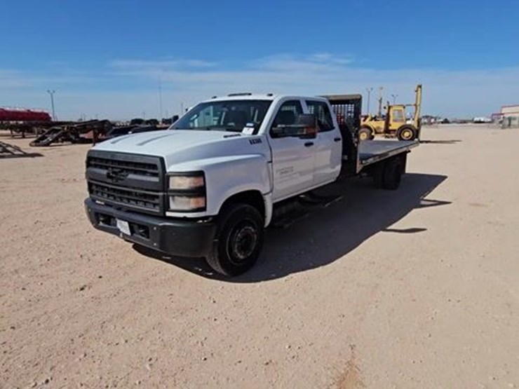 2022-chevrolet-silverado-6500hd-image-1