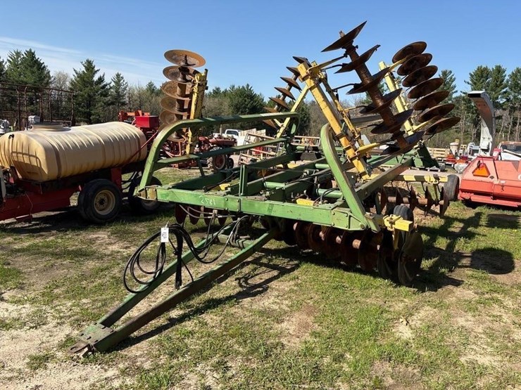 john-deere-230-image-1