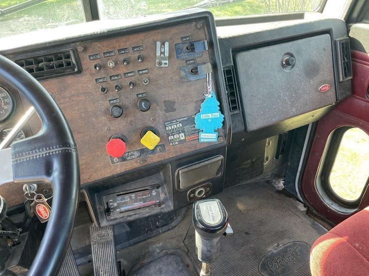 1989-peterbilt-375-image-15