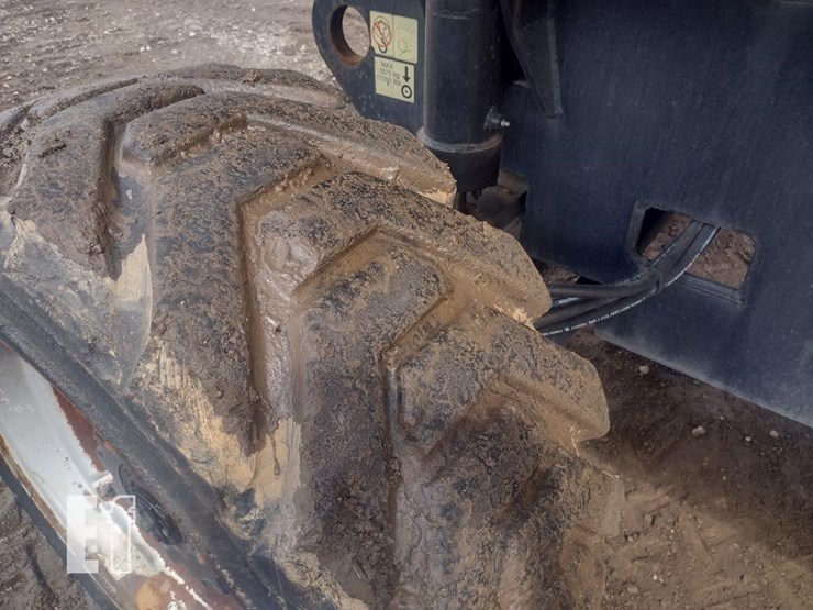 2013-jlg-800s-image-20