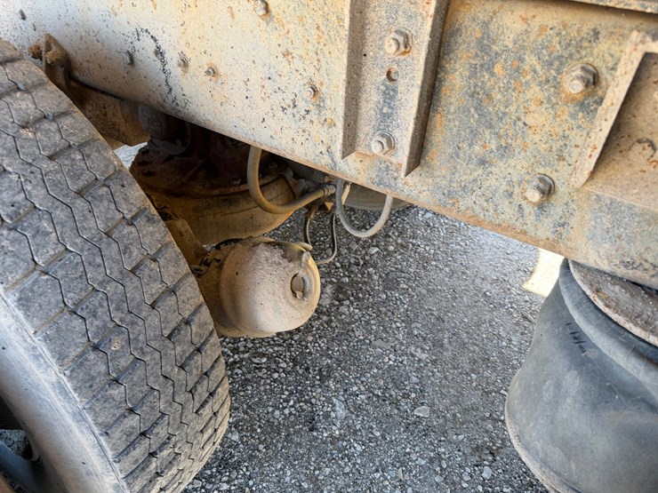 1995-mack-cl713-image-40