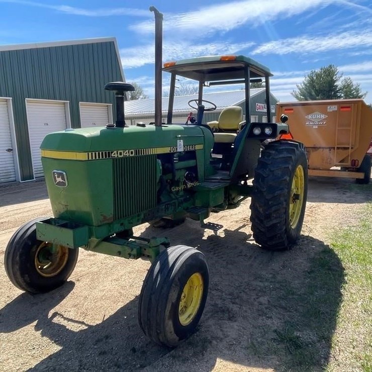 JOHN DEERE 4040