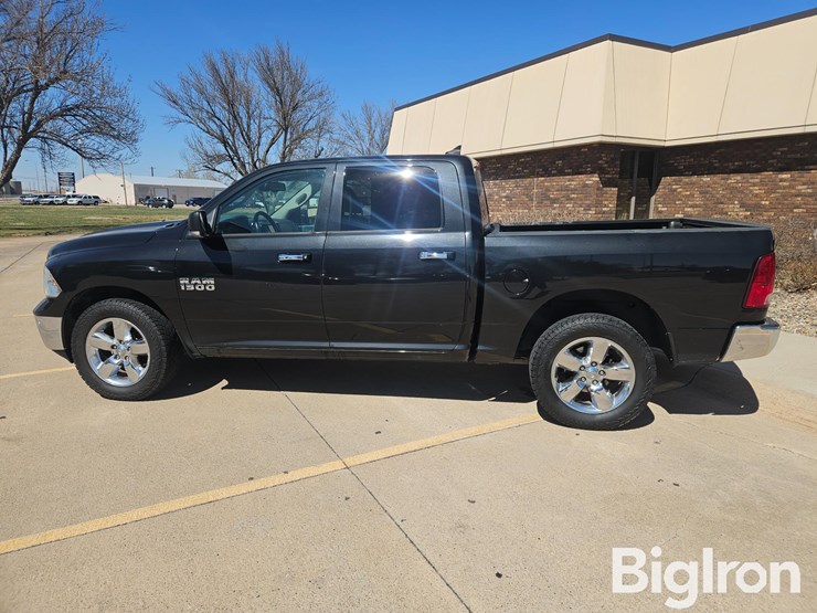 2017-ram-1500-big-horn-image-8