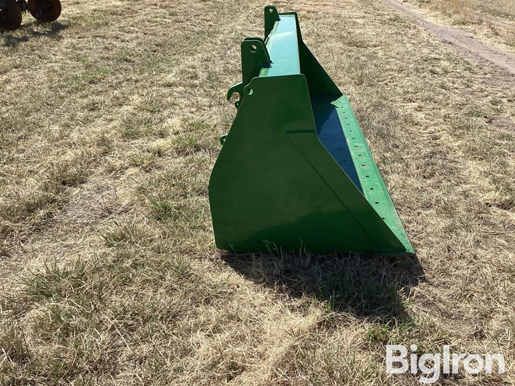 2016-john-deere-8-image-4