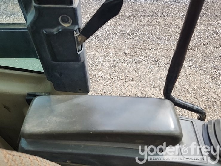 2005-caterpillar-330-image-48