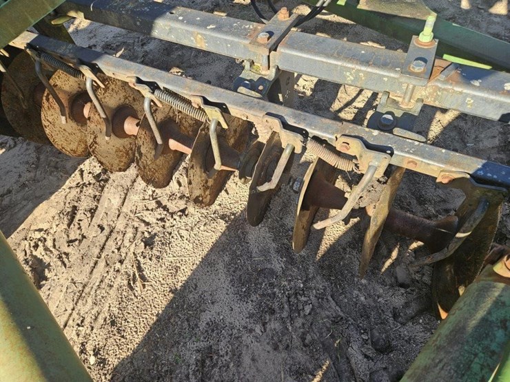 john-deere-235-image-2