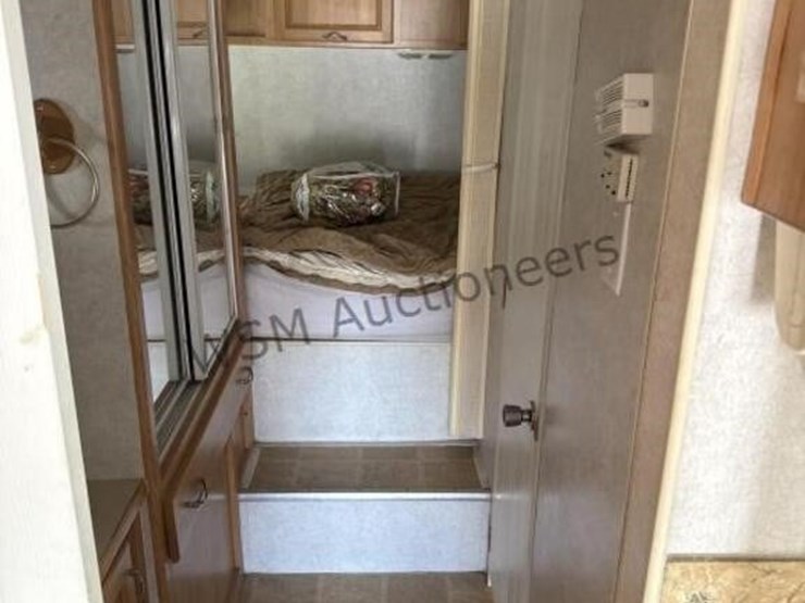 2005-thor-fury-toy-hauler-image-37