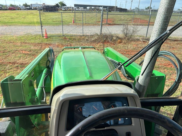 2010-john-deere-6115d-image-31