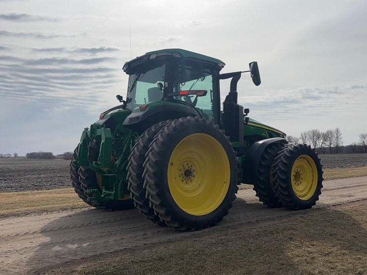 2022-john-deere-8r-370-image-5