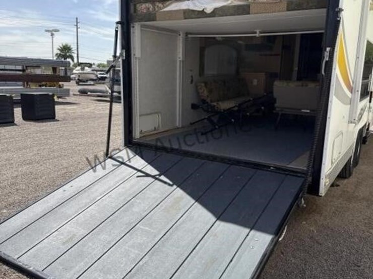 2005-thor-fury-toy-hauler-image-22