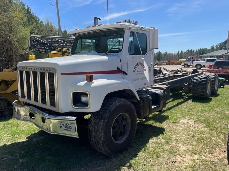 1982-international-f-2674-straight-truck-image-1