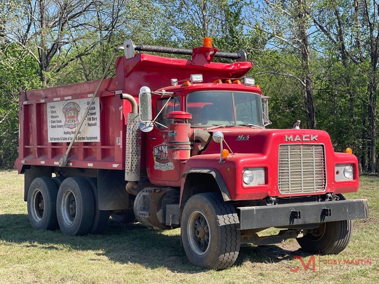 1984-mack-rd686s-image-1