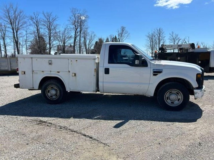 2010-ford-f250-xl-image-4